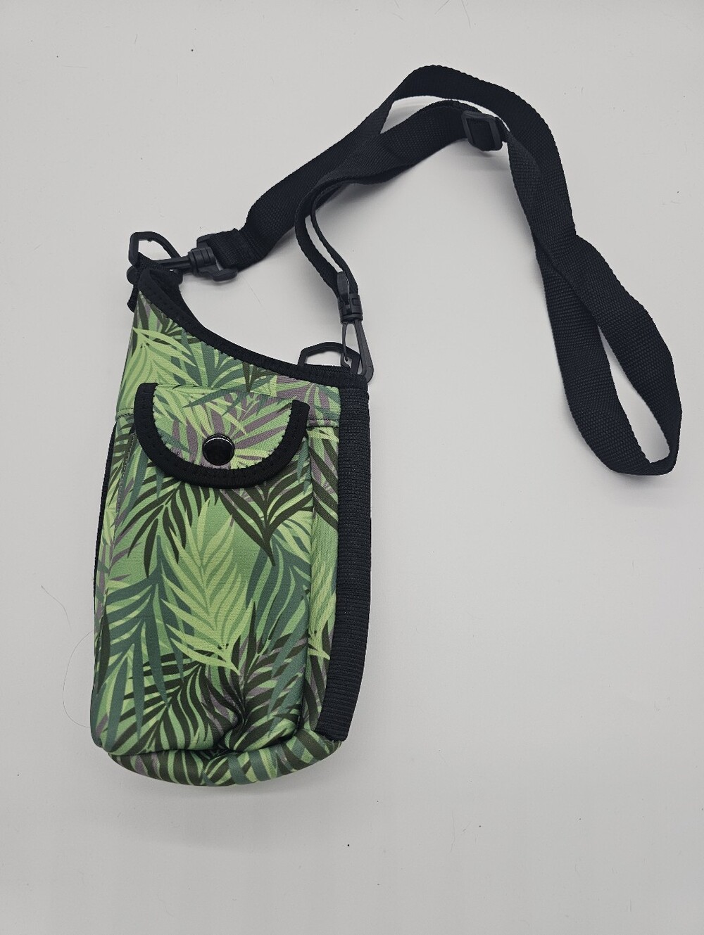 Smooth Trip AquaPocket Green Tropical Leaf Crossbody Water Bottle Carrier
